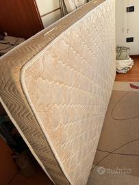 Materasso 190cm per 120cm in buono stato in lana
