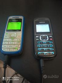 2 Telefoni nokia 1200 e 1208 e 2 caricabatterie 