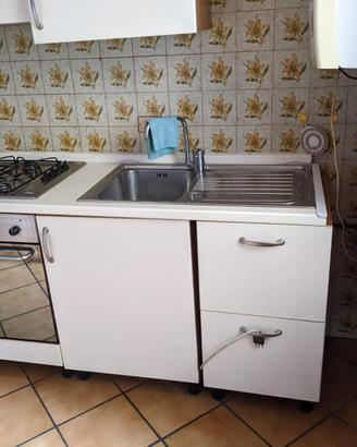 Cucina colore bianco come nuova