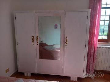 ARMADIO TRE ANTE CON SPECCHIO 