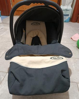 Ovetto inglesina completo di coprigambe e parasole