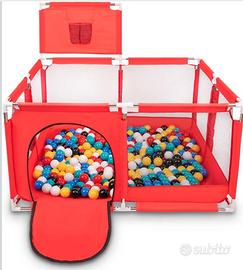 Recinto per bambini con 200 pallini colorate