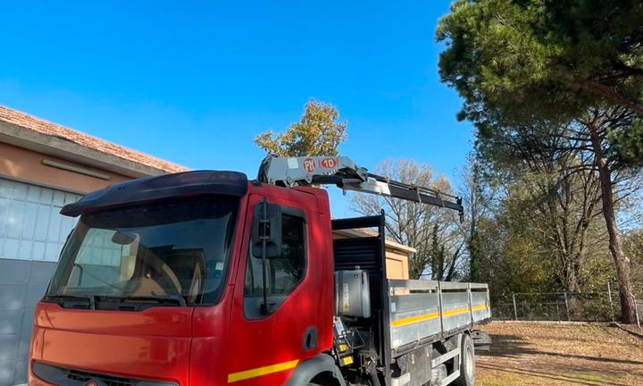 Renault 250 con Gru PM 10.000