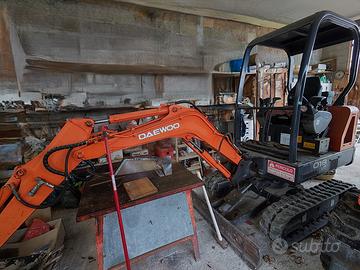 Miniescavatore DAEWOO 018 VT 1300 ore, 18 quintali