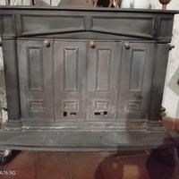 stufa a legno in ghisa antica