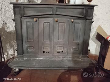stufa a legno in ghisa antica