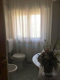 Appartamento di 80 m² con 5 locali e posto auto a 