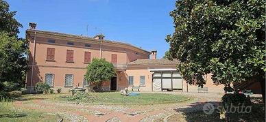 Villa a Curtatone, via Punte, 92, 10 locali