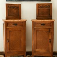 Comodini intarsiati in legno e marmo rosso