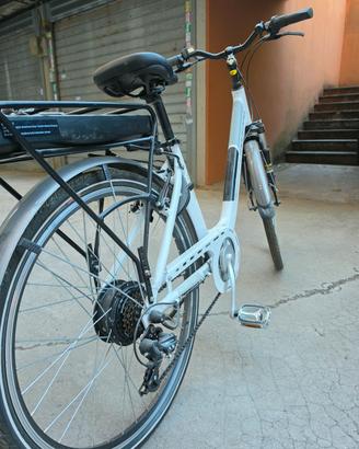 Bici donna pedalata assistita