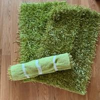 Tappeto verde a frange