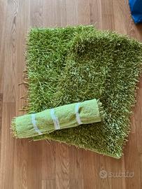 Tappeto verde a frange