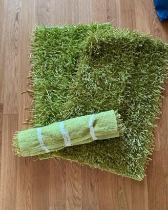 Tappeto verde a frange