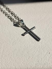 Collana con Ciondolo a Croce Elegante in Argento