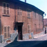 Casa di corte indipdente su tre lati