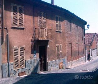 Casa di corte indipdente su tre lati