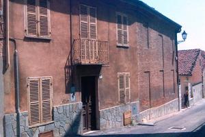 Casa di corte indipdente su tre lati