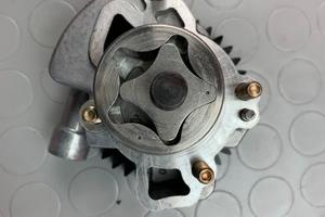 POMPA OLIO APRILIA RSV 1000 2004 2005 RSV1000