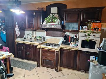 cucina fatta dal falegname 