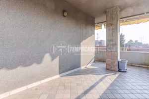 PANORAMICO QUADRILOCALE CON TERRAZZO, BOX E CANTIN