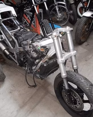 Kawasaky ZX600 Demolita - Per Ricambi