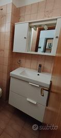 Mobile e specchio bagno