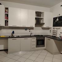 Cucina angolare bicolore