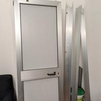 Porta in alluminio con pannelli