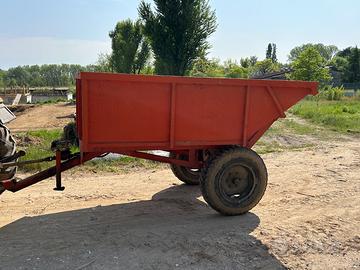 Rimorchio agricolo monoasse ribaltabile