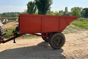 Rimorchio agricolo monoasse ribaltabile