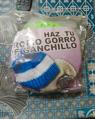 Kit  "Crea il tuo berretto all'uncinetto"