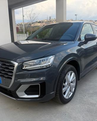 Audi Q2 30 TDI S tronic Identity Black