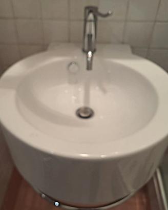 Lavabo tondo e rubinetto