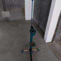 attrezzo per inserire tappi