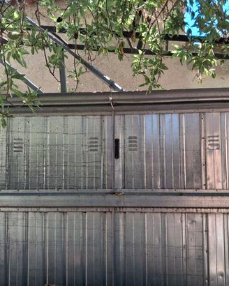 Porta basculante garage zincata.