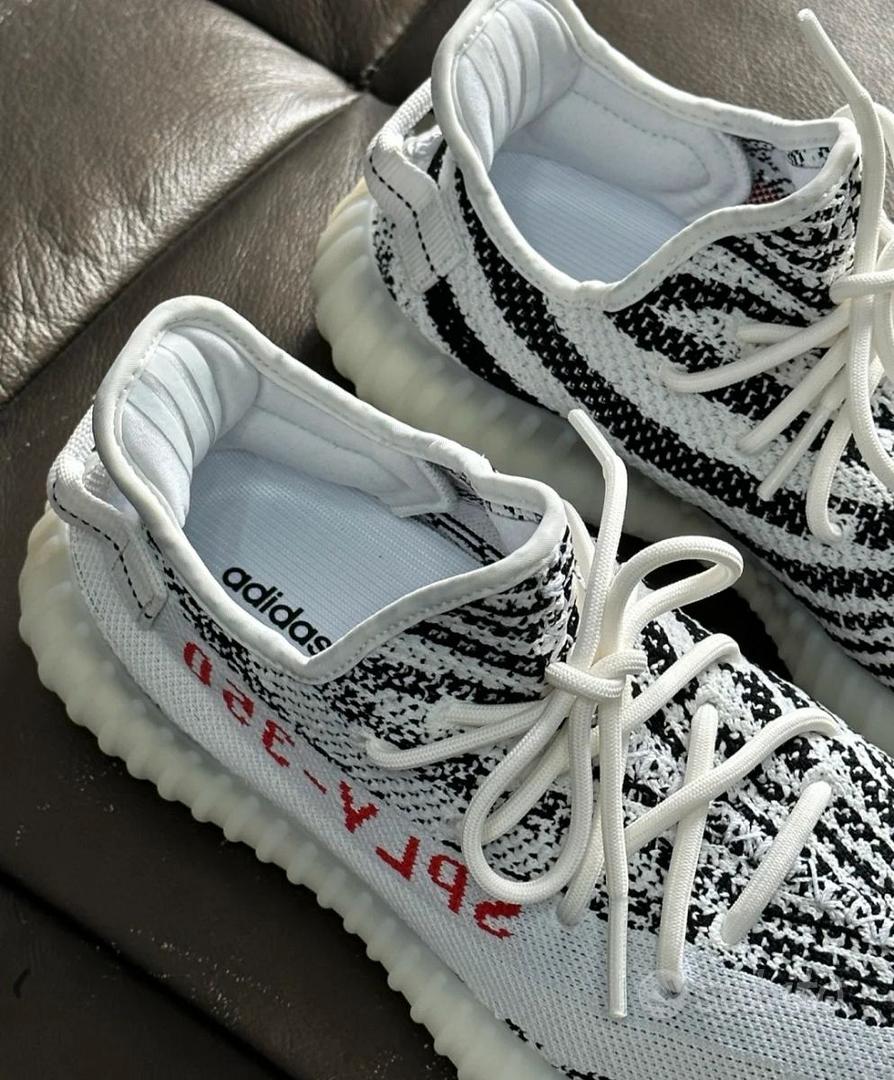 adidas Yeezy Boost 350 V2 Zebra 42 Abbigliamento e Accessori In vendita a Asti