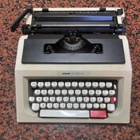 macchina da scrivere Olivetti lettera 42