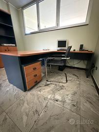 Arredo completo ufficio scrivania e mobili