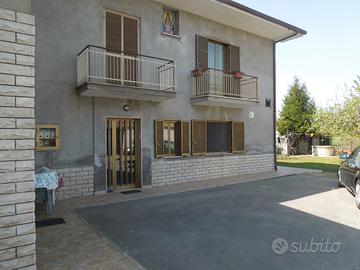 Ingresso indipendente con posti auto