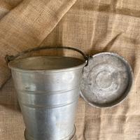 Secchio in alluminio vintage