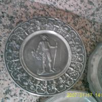 Piatti decorativi  in lega