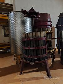 Torchio e contenitori acciaio inox