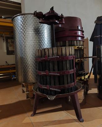 Torchio e contenitori acciaio inox
