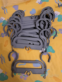 Ganci in plastica per sacche di drenaggio urinario
