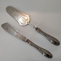 COLTELLO E PALETTA PER DOLCI VINTAGE in argento