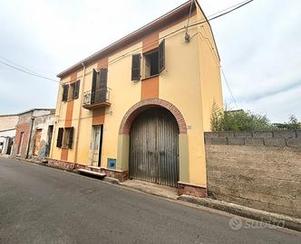 Intero lotto con due unità immobiliari