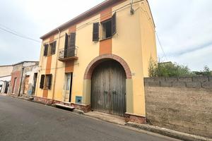 Intero lotto con due unità immobiliari