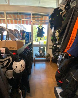 PROTEZIONI PETTORINE GINOCCHIERE TUTORI FASCE GOMI