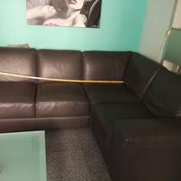 DIVANO ANGOLARE IN PELLE