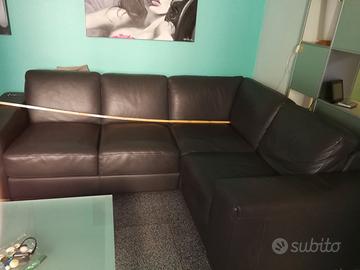 DIVANO ANGOLARE IN PELLE